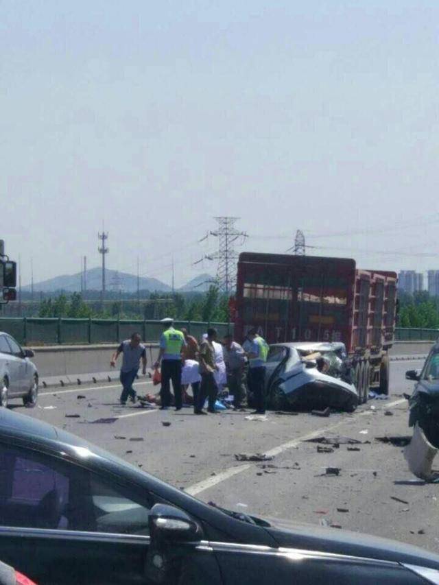 保定高速車禍最新消息,保定高速車禍最新消息，事故原因及救援進展全面解析