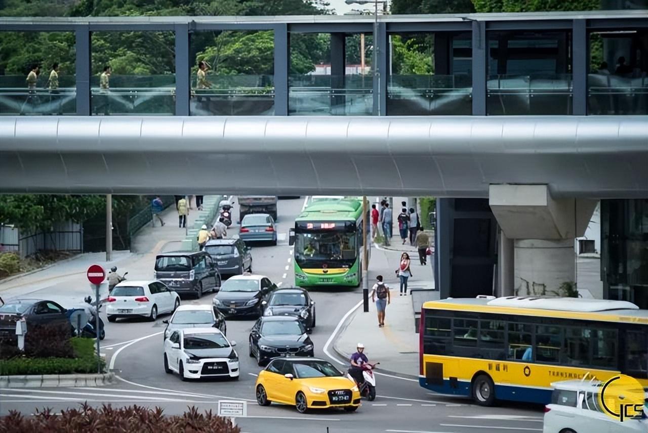 2025新澳門正版免費資本車|不同釋義解釋落實,探索澳門資本車，新澳門正版免費資本車的多元釋義與實踐路徑